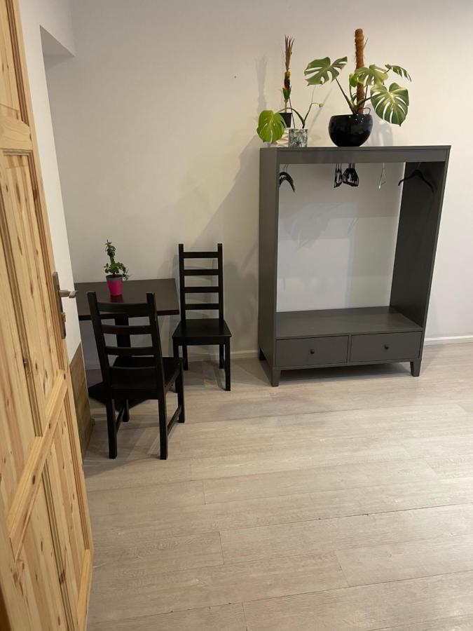 Apartment Centre *